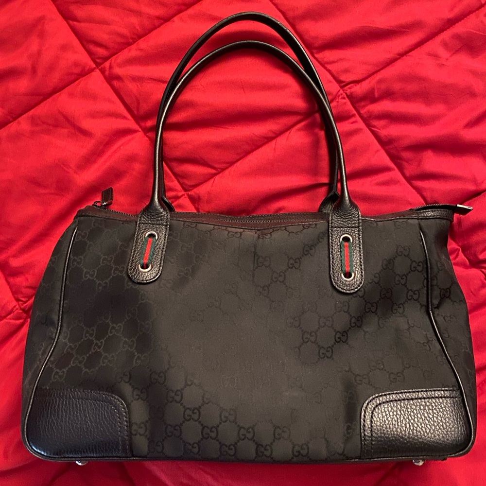 Gucci bag for sale or best office. Great condition!